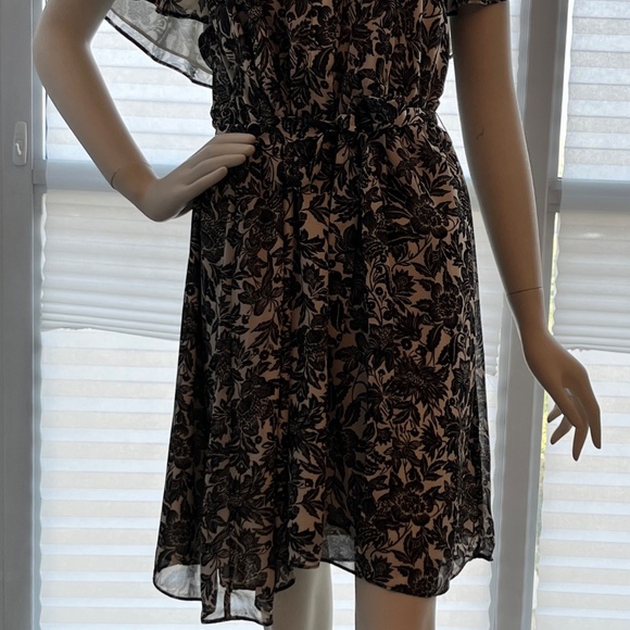 V-neck chiffon dress - Picture 14 of 16